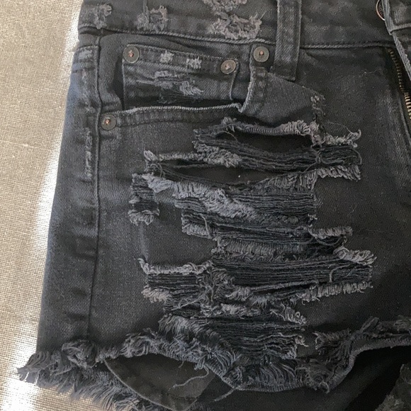 American Eagle Outfitters distressed black denim shorts - Picture 9 of 9